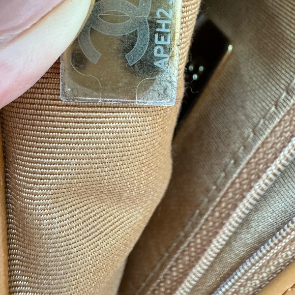 Chanel 19 Caramel color medium size - Picture 7 of 8